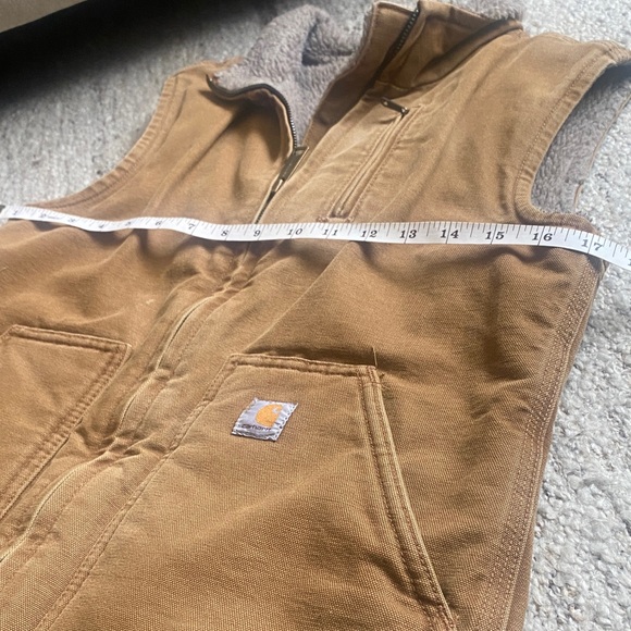 Carhartt Women’s Tan Vest with Sherpa lining - Picture 6 of 11